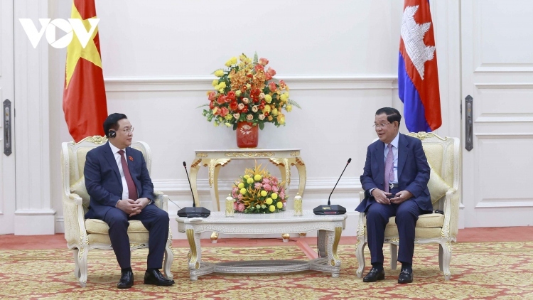 National Assembly Chairman meets Cambodian Prime Minister